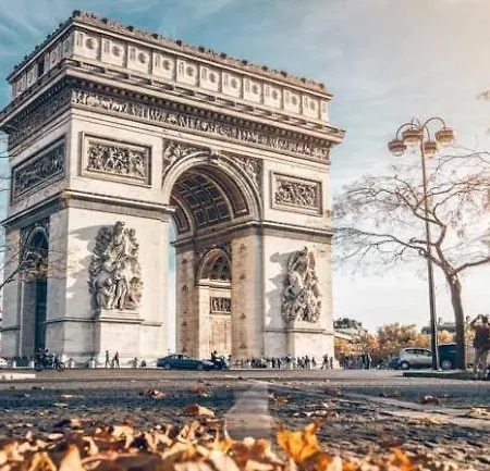 Chic Champs-elysees Apartment